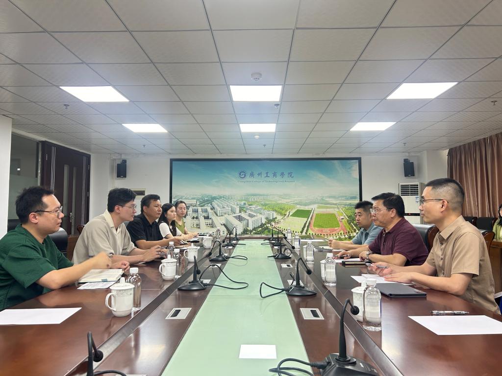 黄大乾副校长莅临教育科学与技术学院调研指导工作